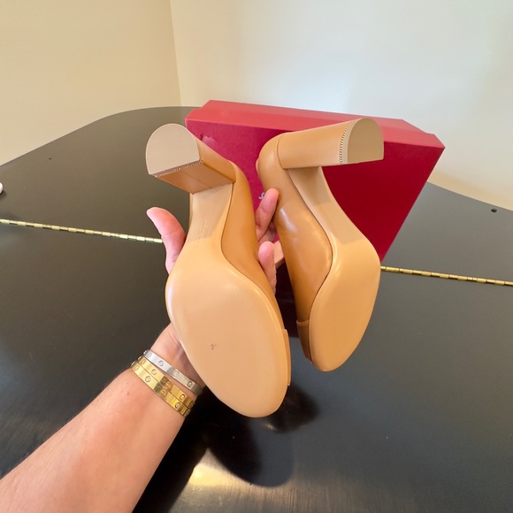 Salvatore Ferragamo NWT Luxury Chic Minimalist RARE Authentic Fiamma Tan Pumps - Picture 12 of 17